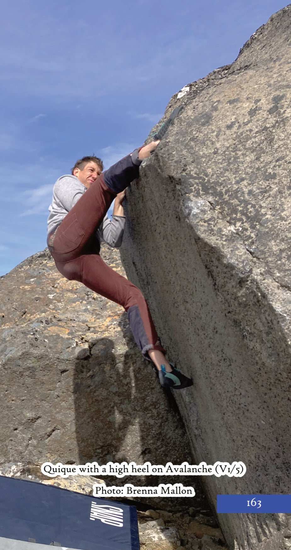 Ísafjörður (Iceland) Bouldering Guidebook - Avalanche V1