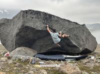 Ísafjörður (Iceland) Bouldering Guidebook - Lightning Bolt - V3