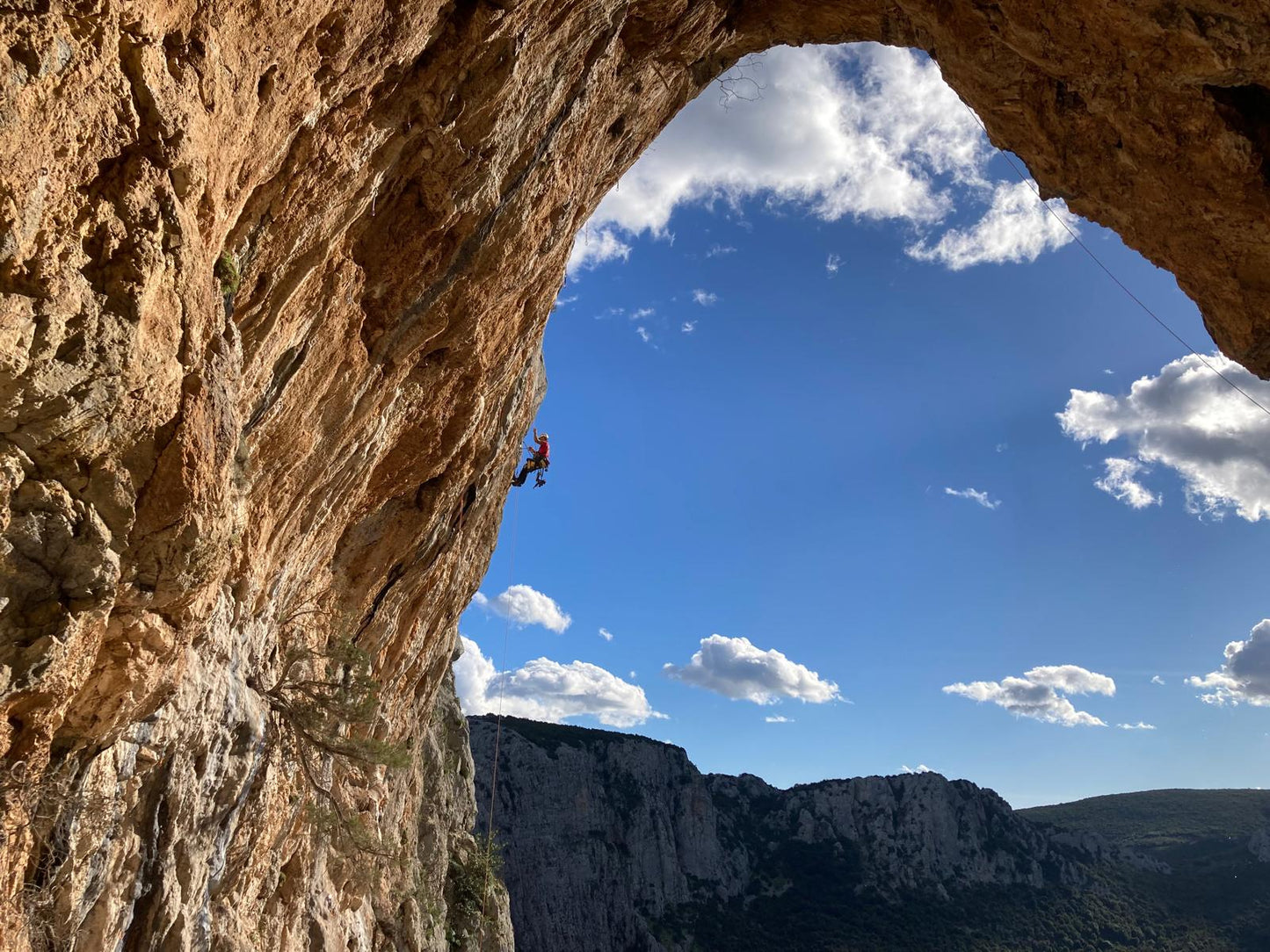 Climbing in Manikia Guidebook - Example route 2