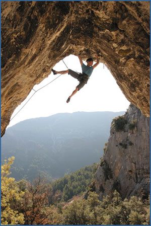 Toby Dunn climbing Rahan, Fils de Crao, F7b+, at Baume Rousse crag near Avignon