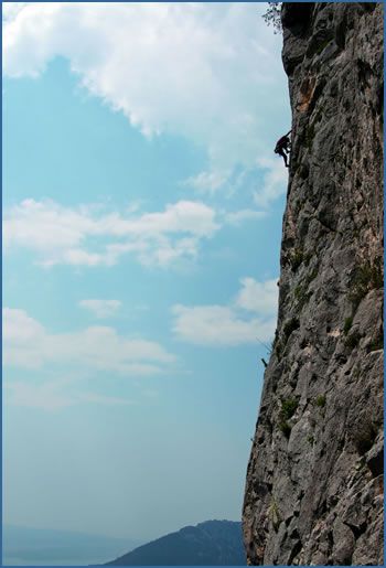 Adrian Berry climbing Patience dans l’Azur, F6b+