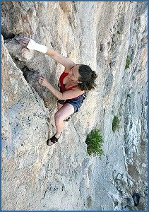 Kate Lawrence leading Anacreonte F5c+, at the Poets area in Kalymnos