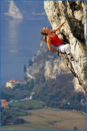 Maja Vidmar climbing Bastiamola Li, F7a, at Belvedere crag, Arco
