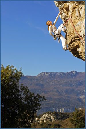 Maja Vidmar climbing O Pio Mio, F7c+, at Terra Promessa crag, Arco