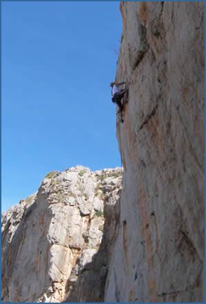An unknown climber on Per Nostre Amici, F6a+