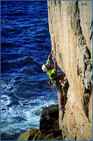 Paulo Roxo climbing Perro Andaluz (F6c) at Cabo Carvoeiro to the north of Lisbon