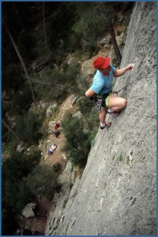 Willie Jeffrey climbing Calentura Invernal (F4+) at Calvia crag