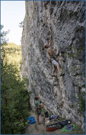 Edu Burgada climbing Amunt els Cors (F6c) at Gombren crag