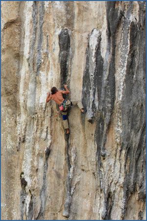 Marin Cincio climbing El dia del Arquero (F7c) at Rumenes