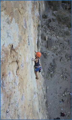 Yesim Aydın climbing Dionisos F6b at Datca