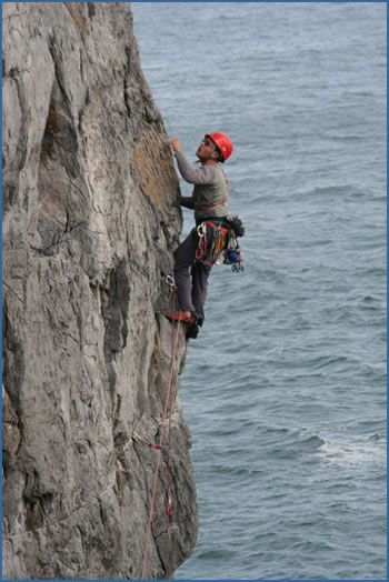 Pembroke rock climbing photograph – Cool for Cats, E1 5b